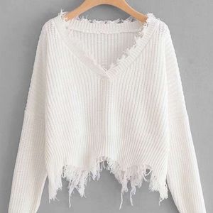 DISTRESSED WHITE SWEATER